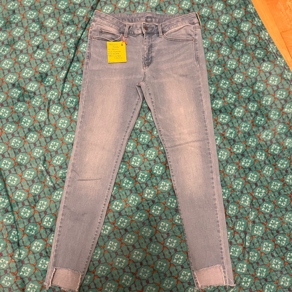 Uniqlo Jeans - Picture 2 of 4
